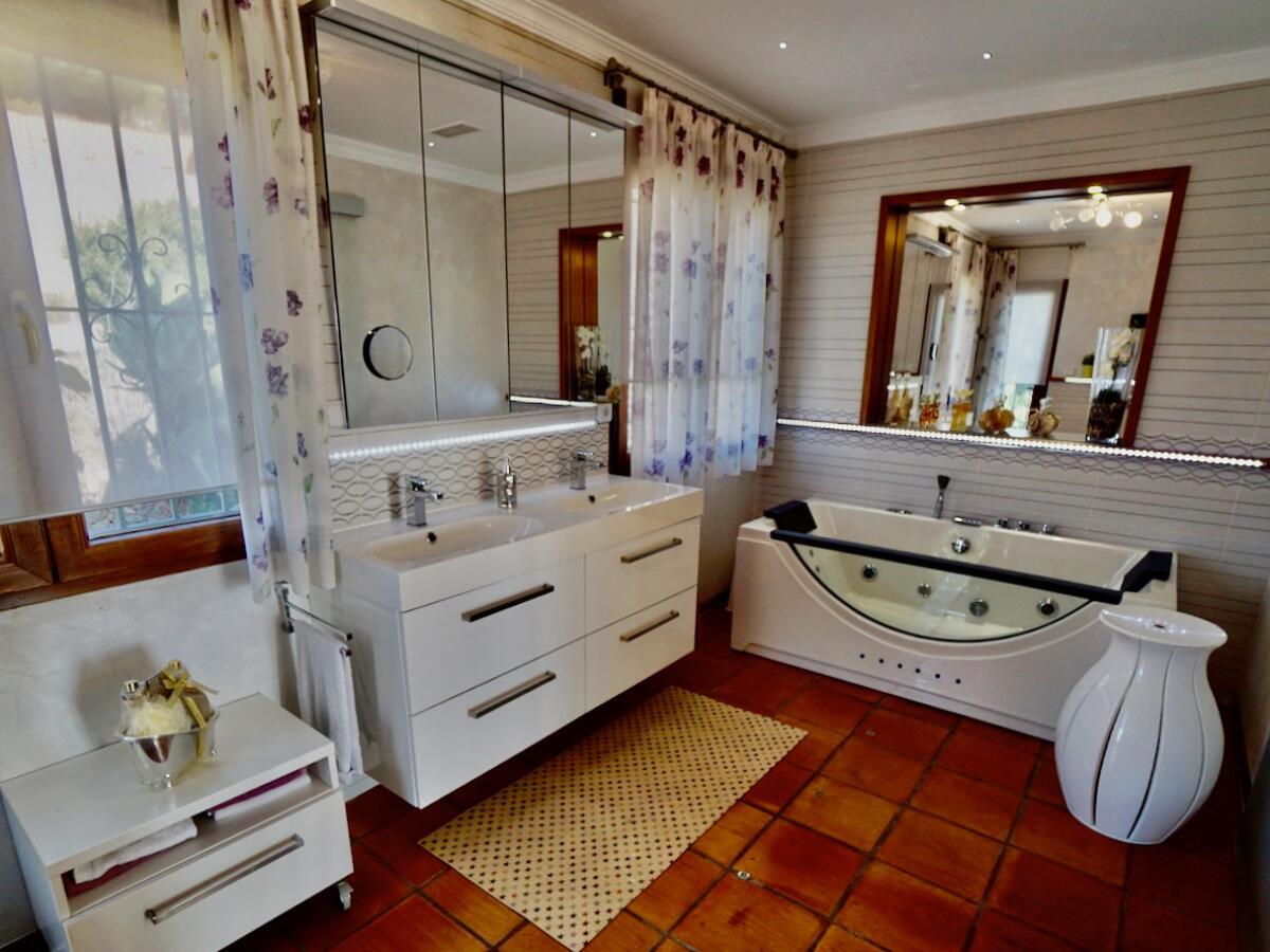 Finca 5 Bedrooms for sale in Benissa