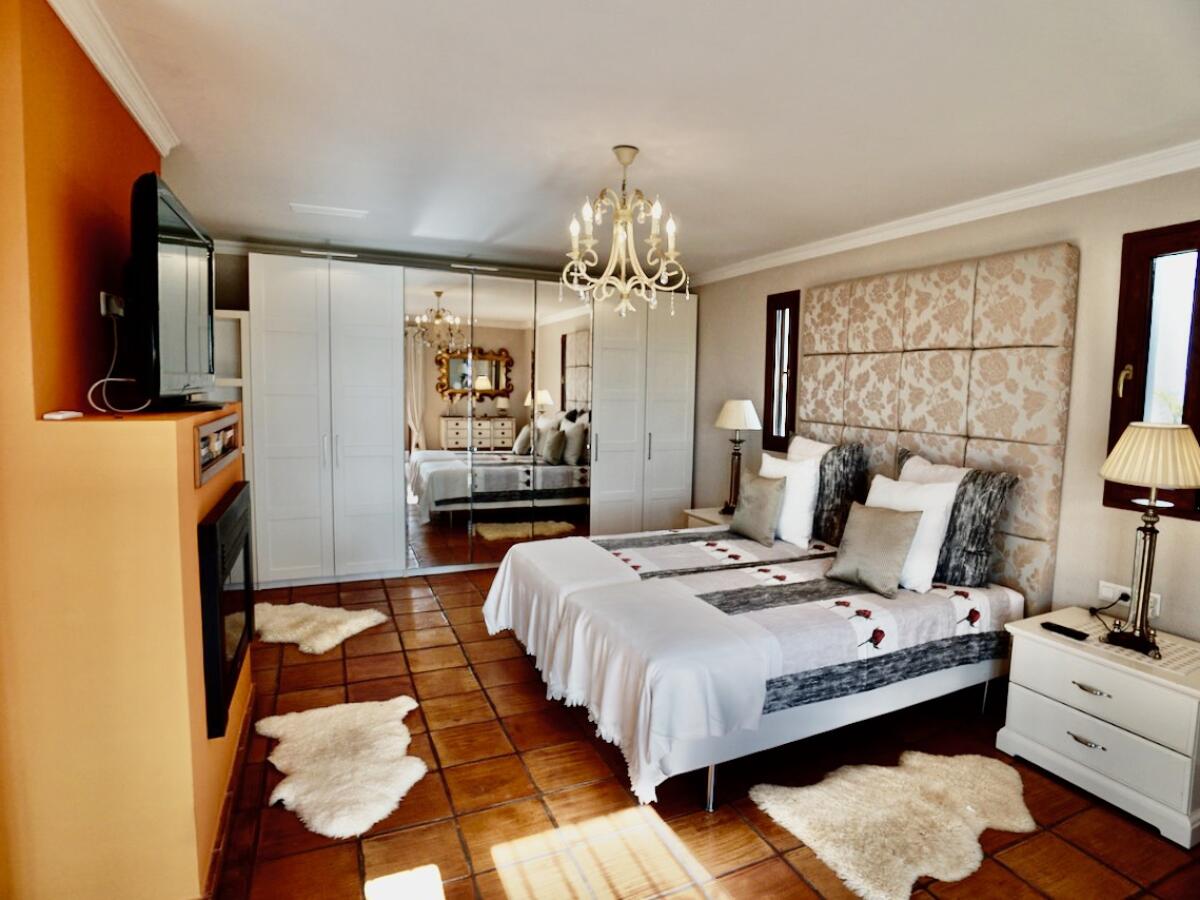 Finca 5 Bedrooms for sale in Benissa