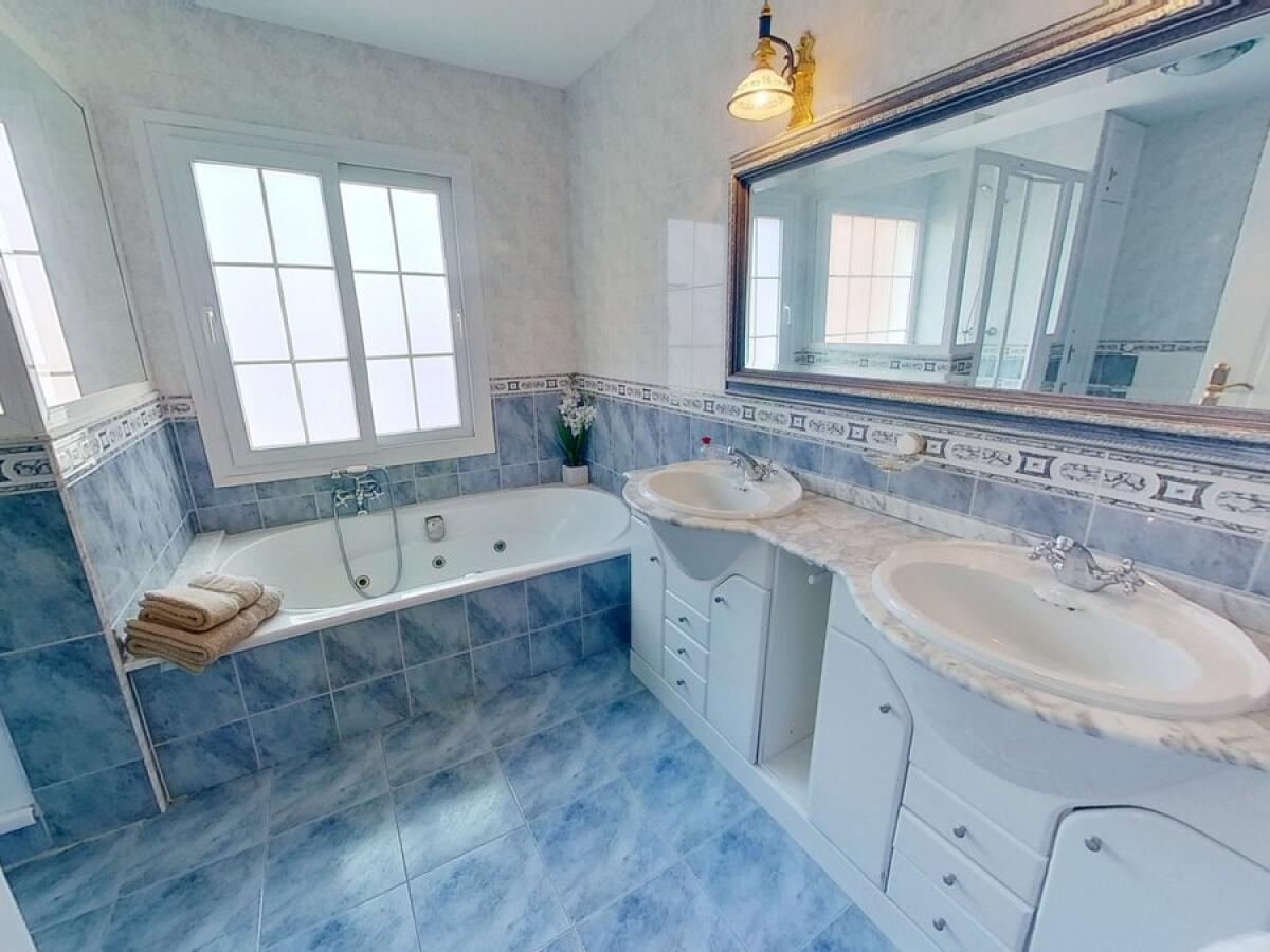 Villa 7 Bedrooms for sale in Javea
